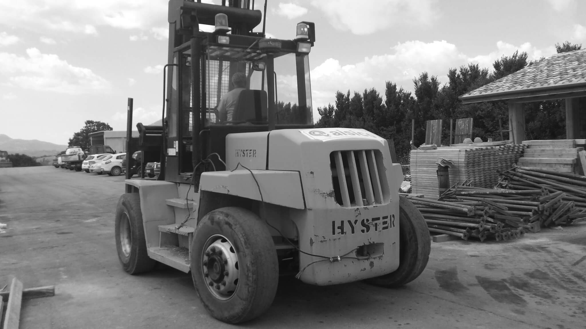 Featured image for “CARRELLI ELEVATORI E RISCHI CONNESSI”